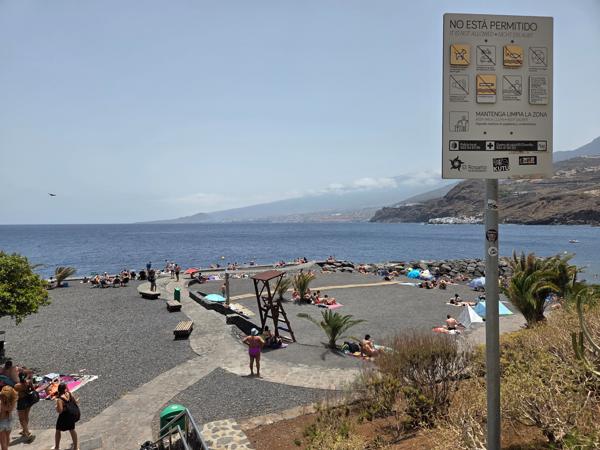 Radazul beach rules signage