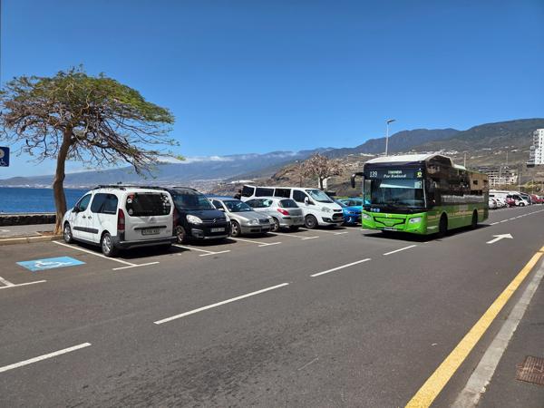 TITSA bus near Radazul Beach